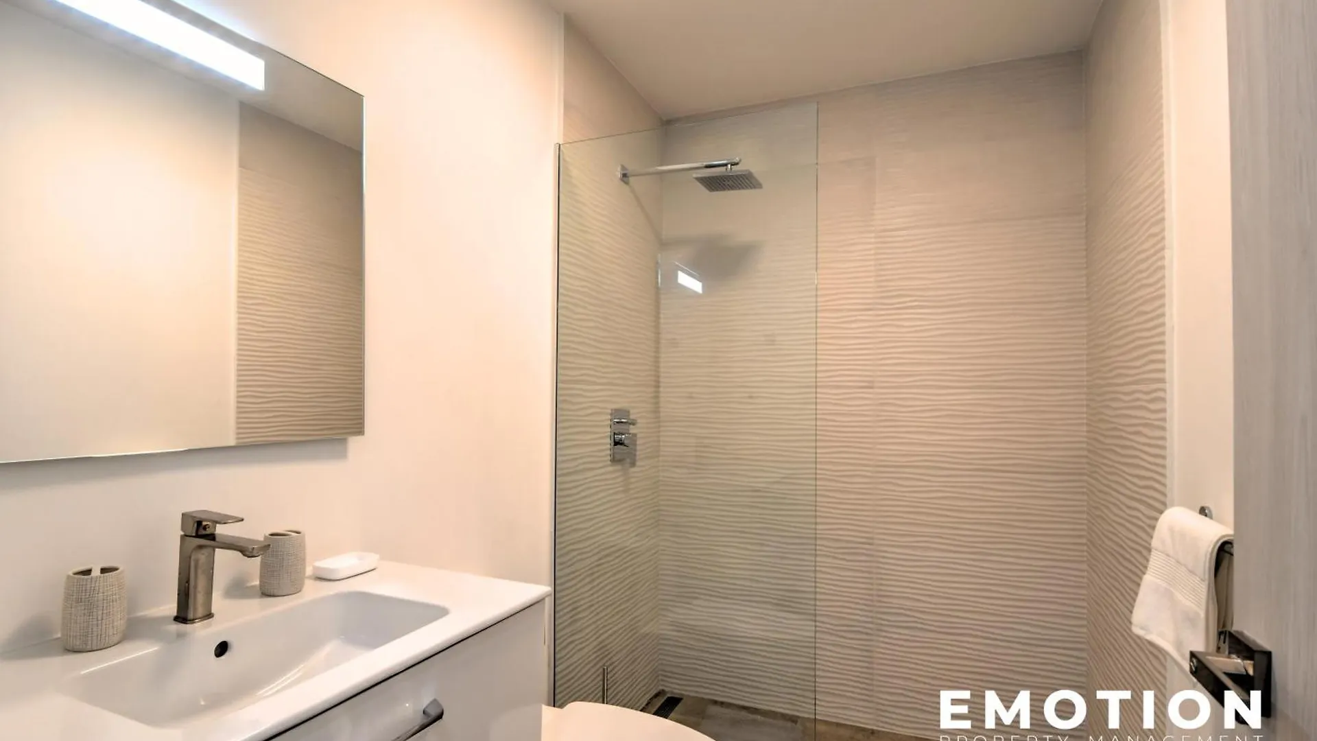 Brand New 2-Bedroom Apartment With Sea View In Point Blanche Little Bay