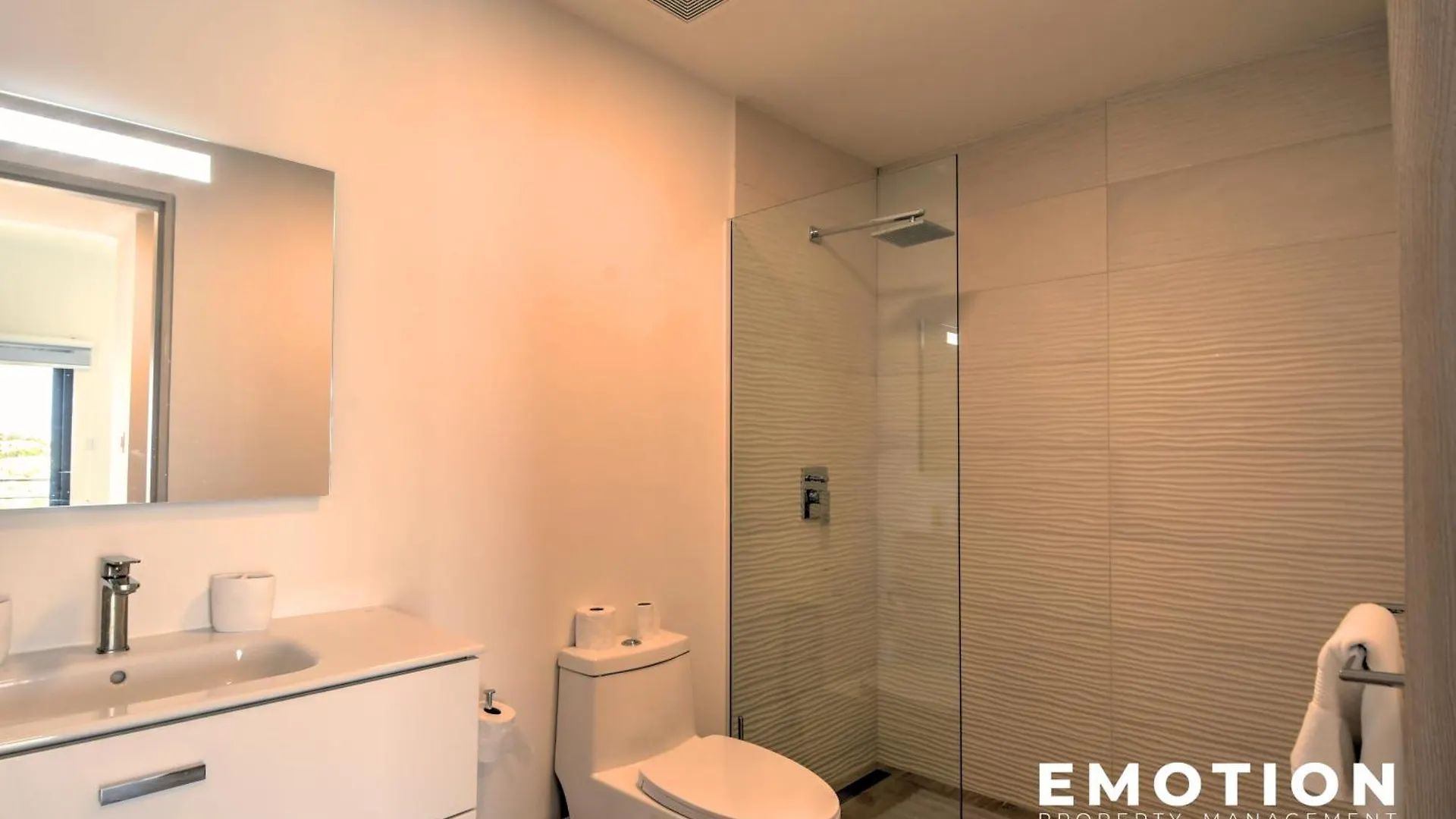 Brand New 2-Bedroom Apartment With Sea View In Point Blanche Little Bay 0*,